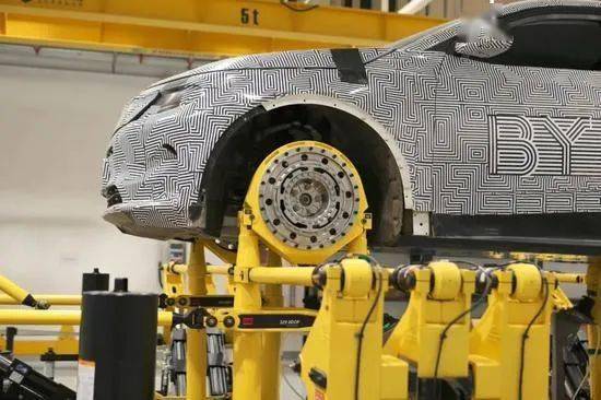 富士康跨界入局 年內推出電動汽車，是為蘋果造車鋪路還是重塑汽車零部件格局？